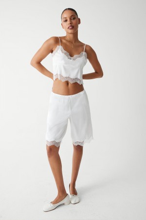 Frankies Bikinis Snuggle Satin Capri Short Blancas | JC7432561